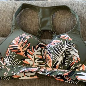 Body by Victoria’s Secret bra size M